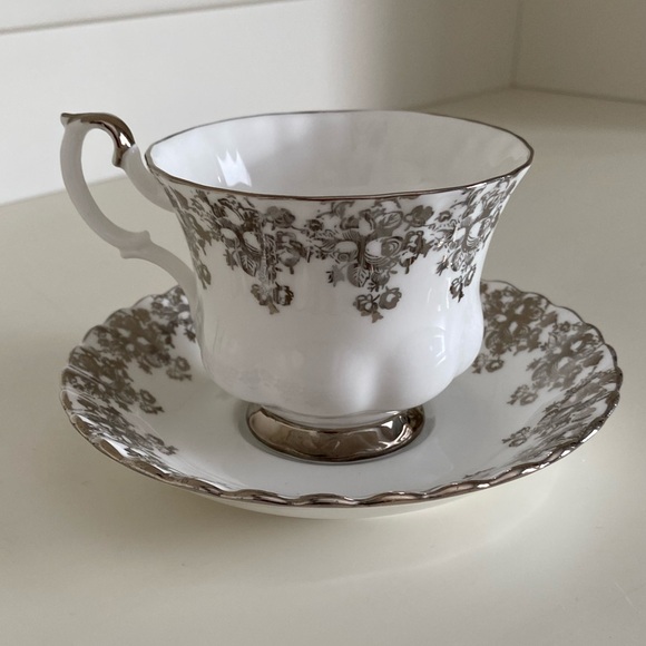 EUC VTG Royal Albert Bone China in Silver and White 25th Anniversary Inside Cup - Picture 5 of 7